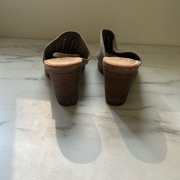 Tom’s High Heels - Picture 2 of 4